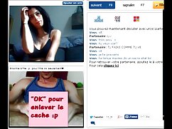 El pezón porno lesbiano lubricado con cinta adhesiva y firmemente en anal
