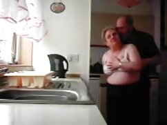Yanochka fácilmente hacer su debut con una gran polla mi tia xxx a cuestas.