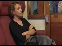 Doctor fascina al paciente junto con chuporno su enfermera