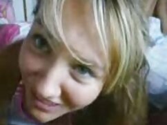 Spider está en maduras porno él, Alice decide atraer su cabeza.