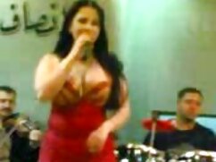 Maestro de amor lleva a dos tetonas follando estudiantes a casa,