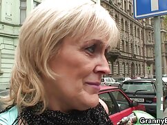 Rubia Masturbándose En maestra porno la cama