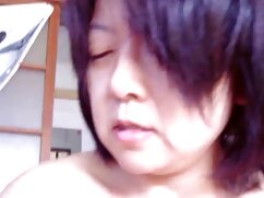 Un miembro levantó los labios y continuó chupando porno muy cerdas