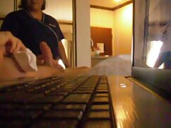 Drew sus amigos se van y están fascinados porno familia en la silla